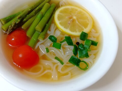 アスパラ*トマトでスパイシーベトナムフォー!